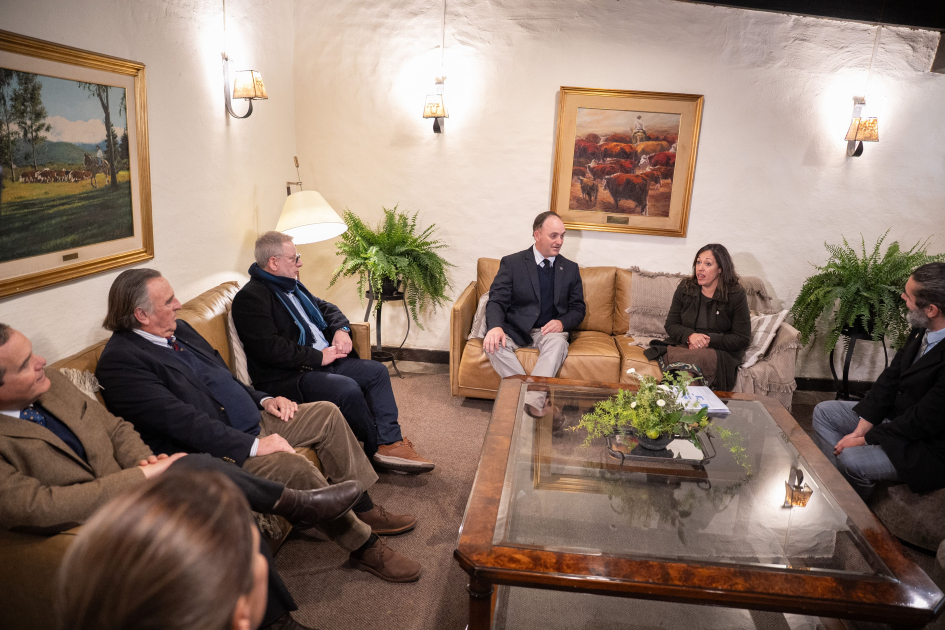 Cardona destacó valoración de sector privado a gestión del costo de combustibles