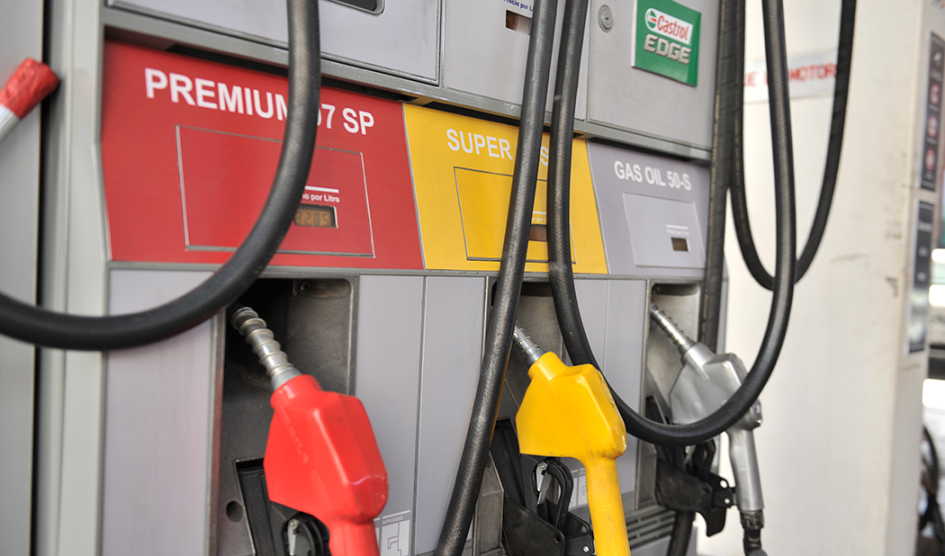 Combustibles: Ejecutivo continúa estrategia de amortiguación y fija precios por debajo de referencia internacional