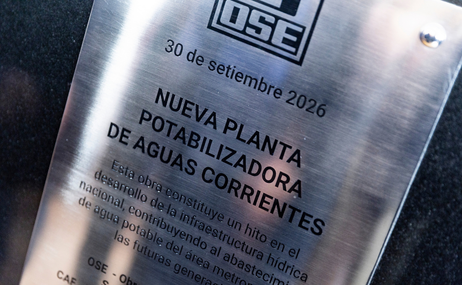 Orsi colocó piedra fundamental de nueva planta potabilizadora de OSE: “No se trata solo de tener más agua, se trata de tener mejor agua”