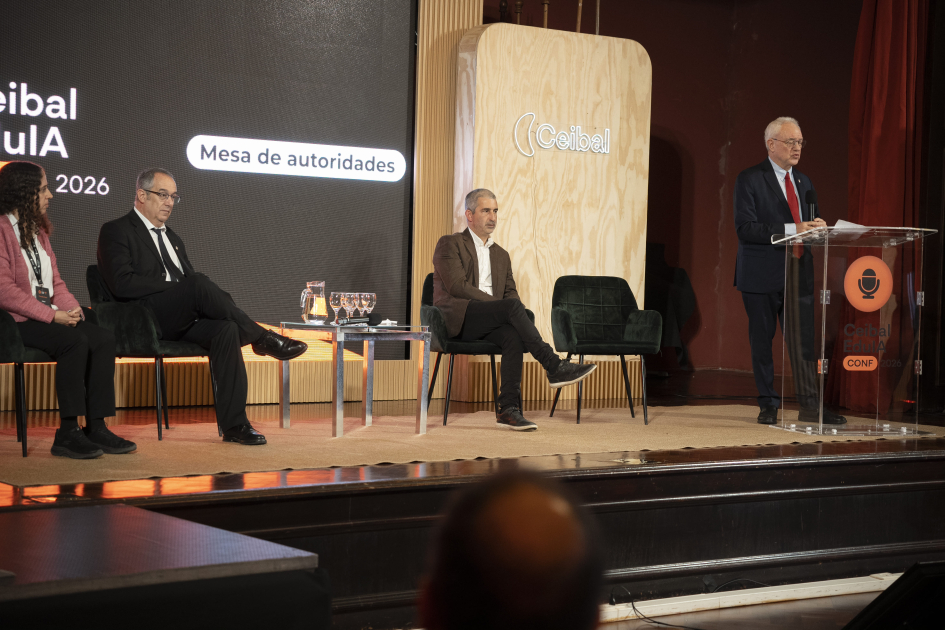 Referentes de educación e inteligencia artificial se reúnen en Montevideo